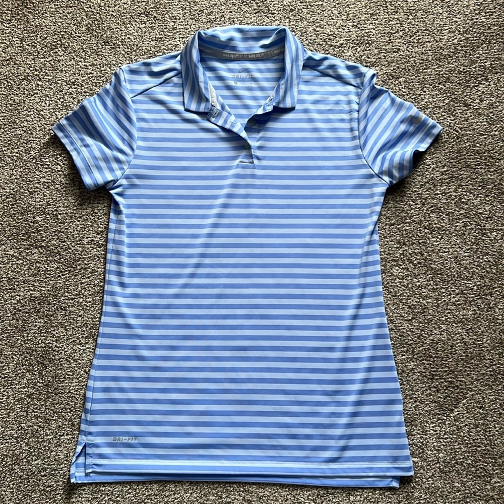 Women’s short sleeve Nike golf shirt